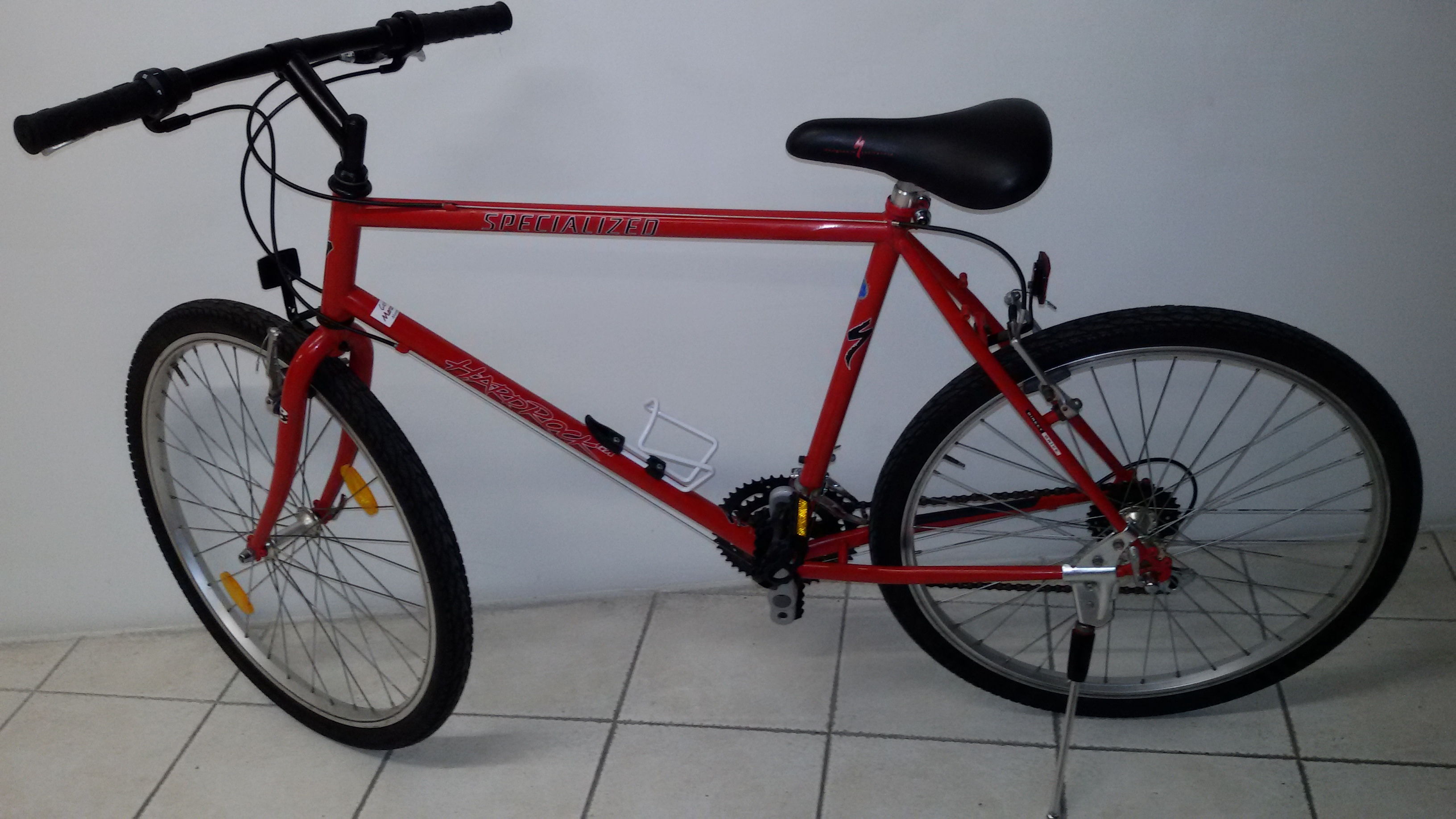 Vendo bicicletta tipo montain Bike marca specialized hardrock GX colore  rosso fuoco ruote 26 copertoni ruote e camera d'aria nuove cambio shimano  con 21 v - Emporia I supermercati dell'usato \u003e Annunci