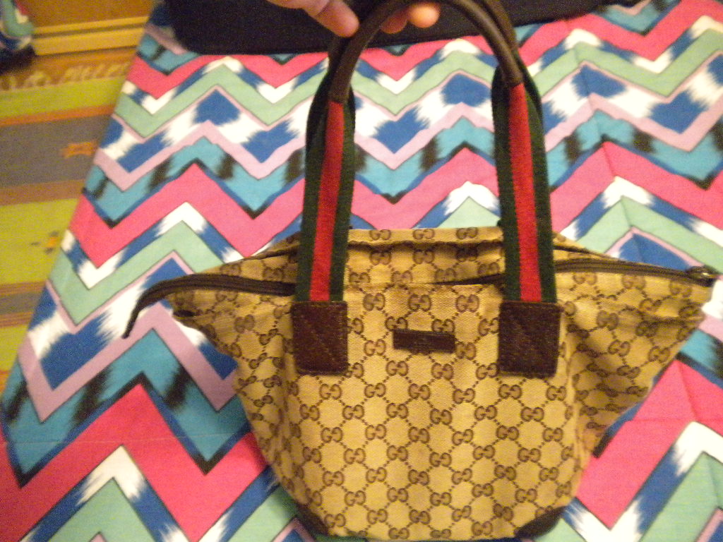 VENDO BORSA GUCCI ORIGINALE, MODELLO SHOPPING PICCOLA COLORE BEIGE CON  MANICI IN PELLE.usata ma in buone condizioni. - Emporia I supermercati dell' usato \u003e Annunci
